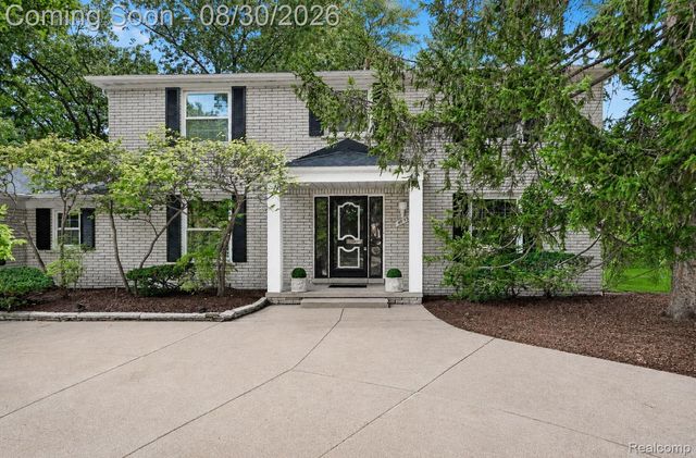 4855 Thorntree Dr, West Bloomfield, MI 48322