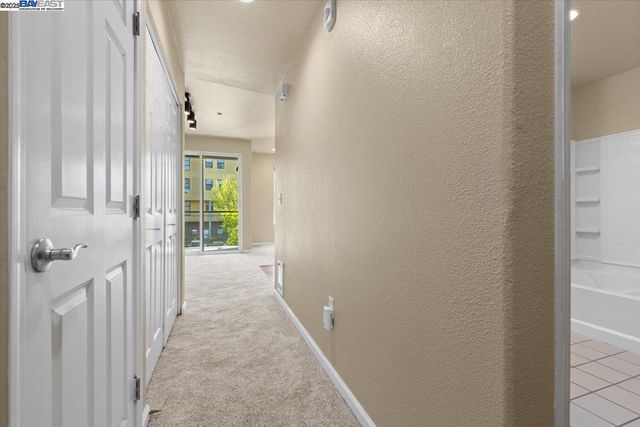 1121 40th St #4201, Emeryville, CA 94608