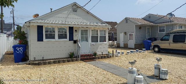 212 Dellmuth Ave, Seaside Heights, NJ 08751