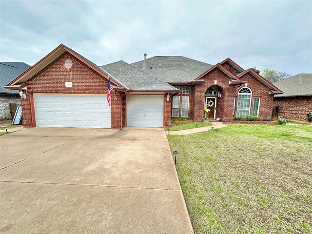 9705 Southern Oaks Dr, Midwest City, OK 73130