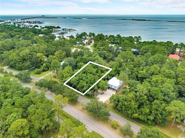 716 Bienville Blvd #13, Dauphin Island, AL 36528