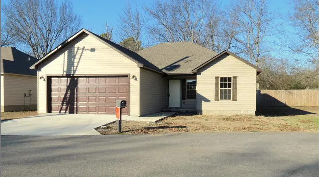 45 Southstone Dr, Batesville, AR 72501