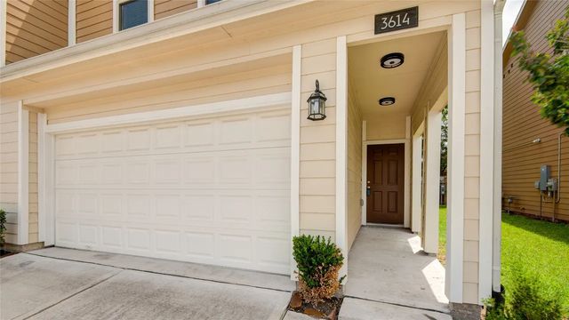 3614 Vista Pointe Dr, Pasadena, TX 77504