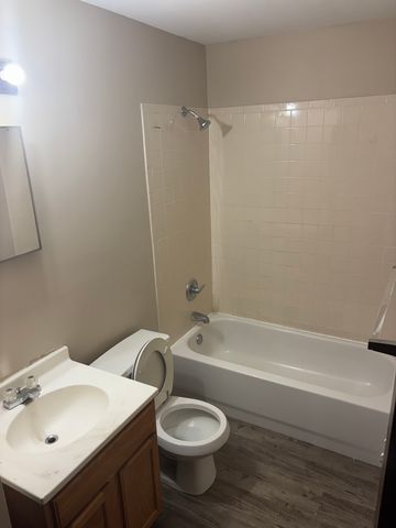 2162 Lamar St #2, Rockford, IL 61108