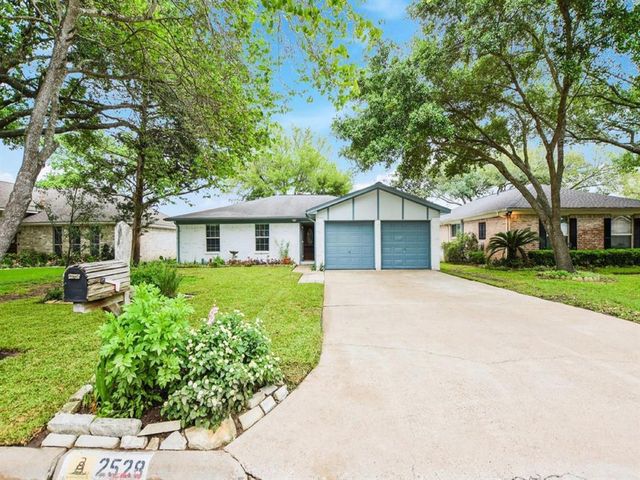 2528 Village Circle Dr, Katy, TX 77493