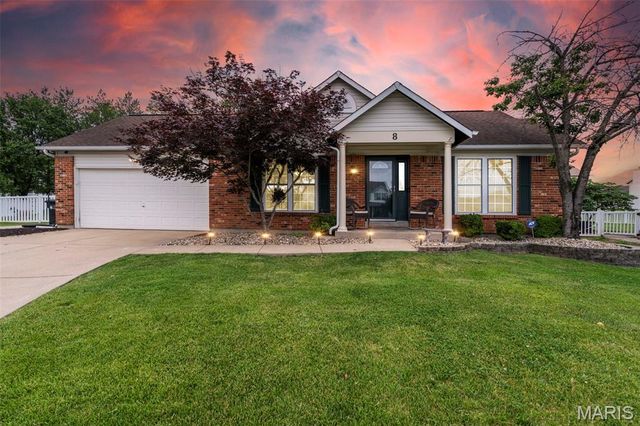 8 Baron Ridge Ct, O'Fallon, MO 63366