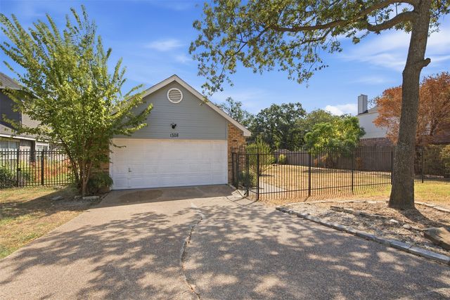 1308 Carver Ln, Irving, TX 75061