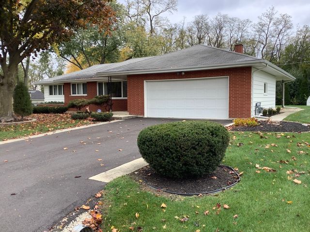 4439 Stonewall Ave, Downers Grove, IL 60515