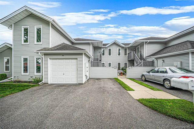 704 Fenway Road, Saint James, NY 11780