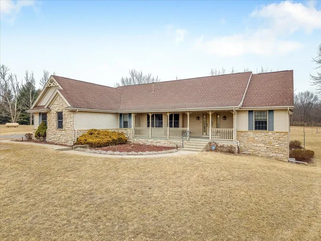 754 E  Equestrian Pointe Dr, Oregon, IL 61061