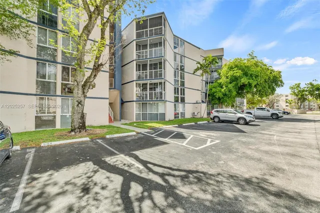 6955 NW 186th St #F102, Hialeah, FL 33015