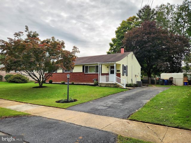 11 Cedarhurst Ln, Camp Hill, PA 17011