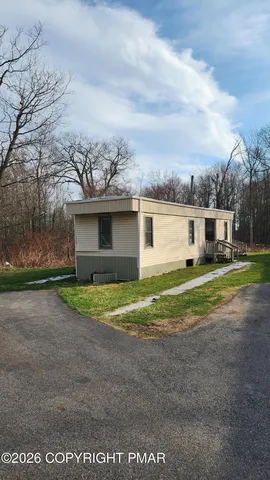 4122 White Rock Ln #1, Tobyhanna, PA 18466