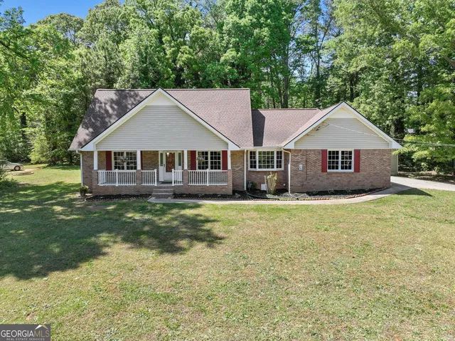 7005 Oak Leaf Dr, Fairburn, GA 30213