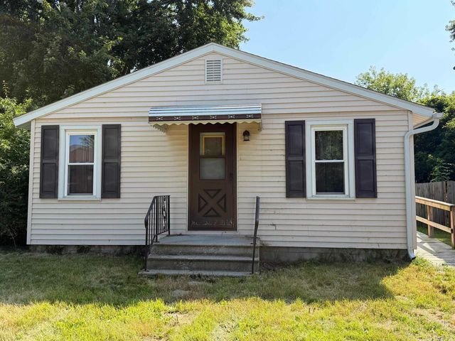 1052 Pine Rd, Bay City, MI 48706