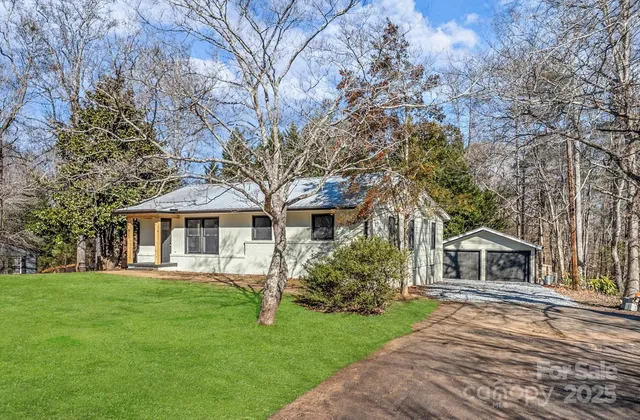 815 Peniel Rd, Columbus, NC 28722