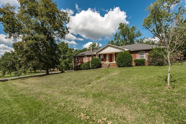 107 Hickory Heights Dr, Hendersonville, TN 37075