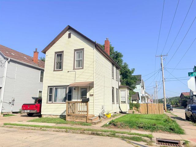 397 E  21st St, Dubuque, IA 52001