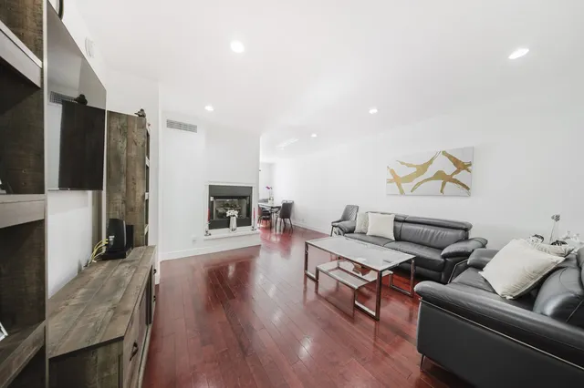 9775 Via Roma, Burbank, CA 91504