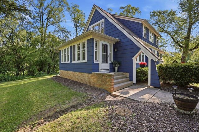 10064 N Cedarburg ROAD, Mequon, WI 53092