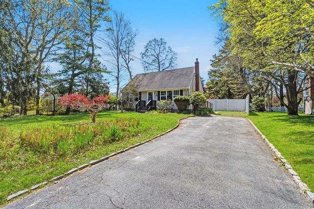 9 White Birch Lane, Westhampton, NY 11960