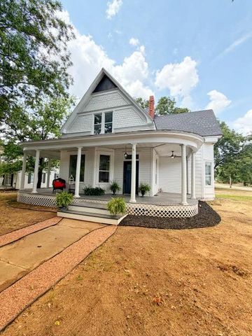 424 N  Hinckley St, Holdenville, OK 74848