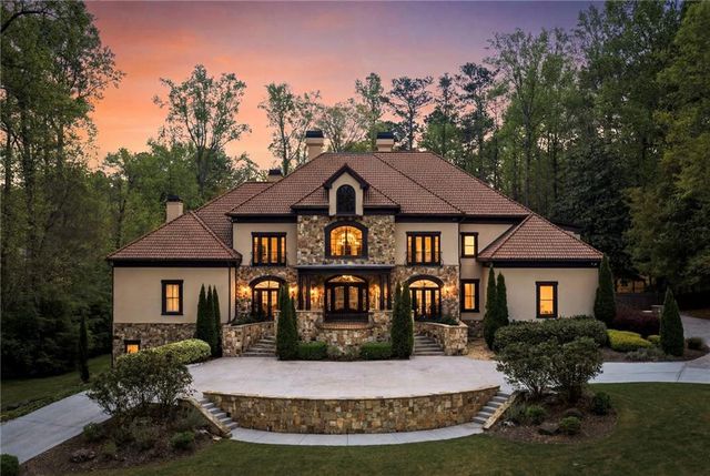 820 Heards Ferry Rd, Atlanta, GA 30328
