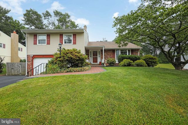 105 Brentwood Dr, Willow Grove, PA 19090