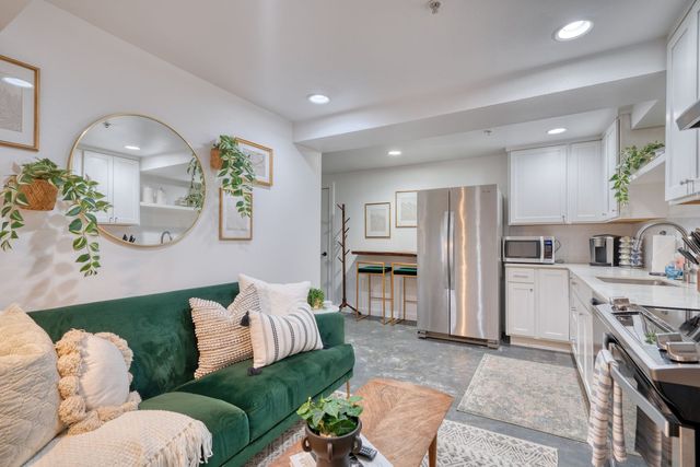 3046 NE Glisan St #ID1611905P, Portland, OR 97232