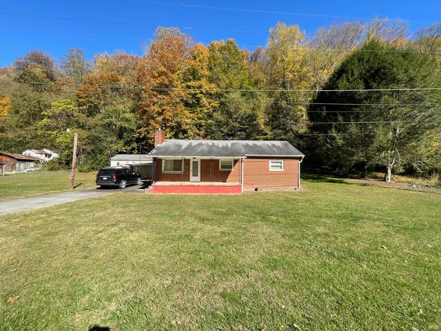 2334 Dixie Hwy, Lizemores, WV 25125