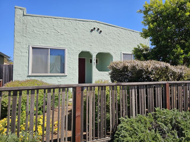 1970 17th Ave #A, Santa Cruz, CA 95062
