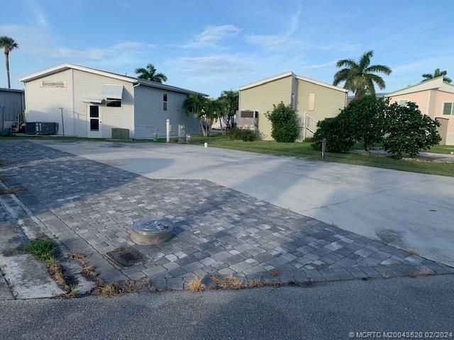 1383 Nettles Blvd, Jensen Beach, FL 34957