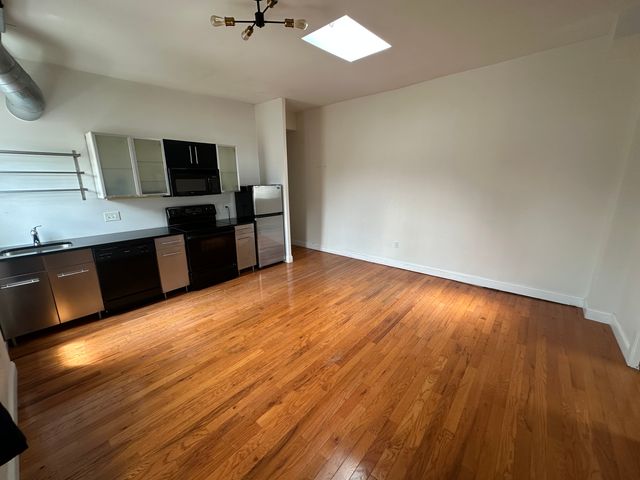 249 S  10th St #3R, Philadelphia, PA 19107
