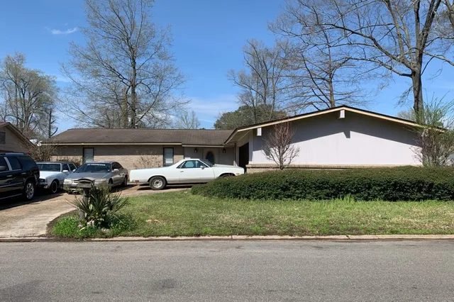 2103 Shannon Ave, Columbus, MS 39702