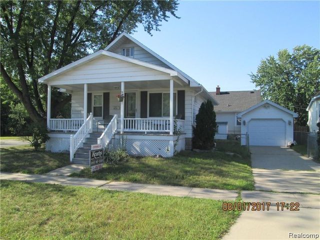 1039 Bancroft St, Port Huron, MI 48060