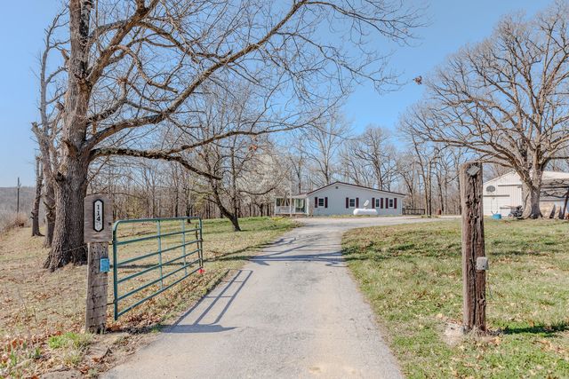 1141 Clear Spring Road, Seymour, MO 65746