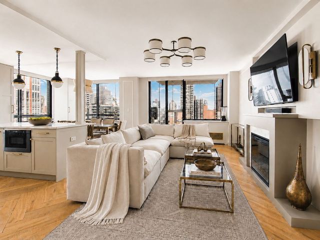 171 E  84th St #20C, New York, NY 10028