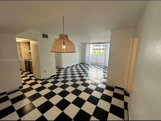 5055 NW 7th St #409, Miami, FL 33126