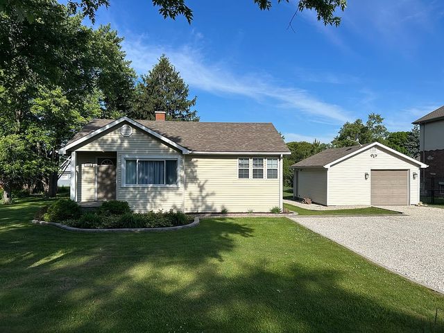 8350 S  84th Ct, Hickory Hills, IL 60457
