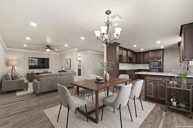 225 Cloudmont, Windcrest, TX 78239