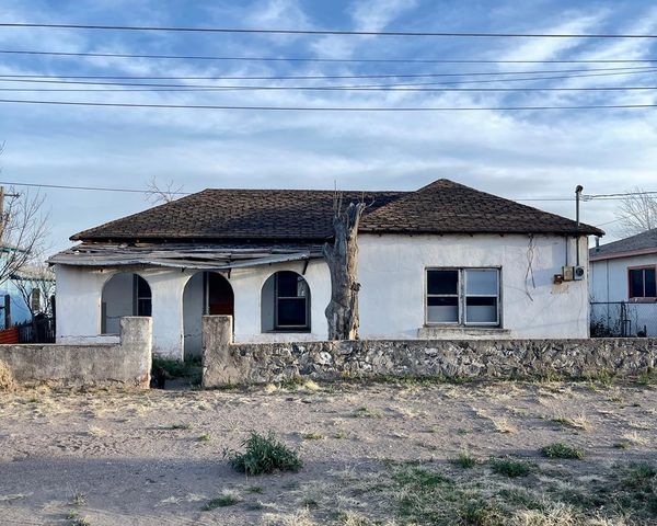 801 W  Waco St, Marfa, TX 79843