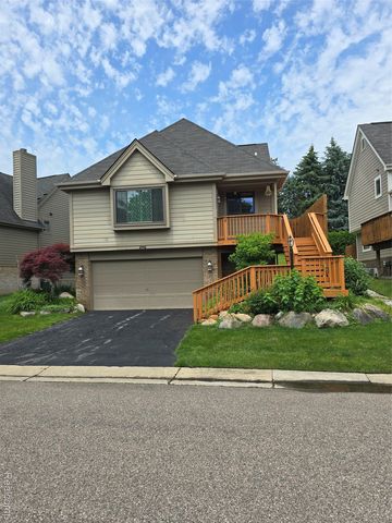 5605 Northcrest Xing, Clarkston, MI 48346