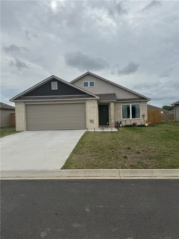 17 Fallen Oak Dr, Conway, AR 72032
