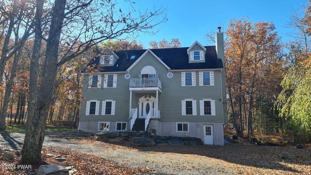 110 Stallion Dr, Lords Valley, PA 18428