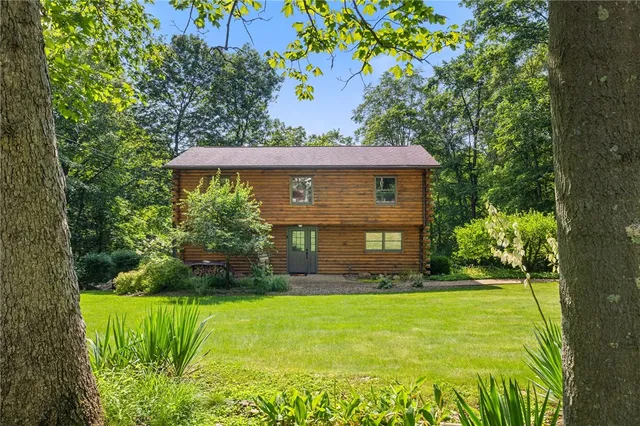 1335 Alamae Lakes Rd S, Washington, PA 15301