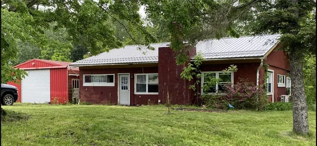 9137 N  Sunnyside Dr, Linesville, PA 16424