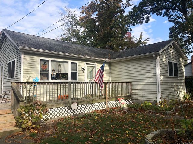 35 Station Avenue, Patchogue, NY 11772