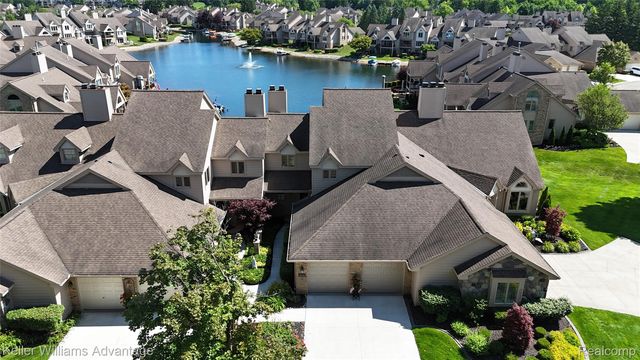 18048 Blue Heron Dr W, Northville, MI 48168