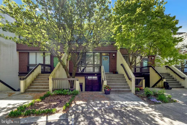2240 S  Randolph St #2, Arlington, VA 22204