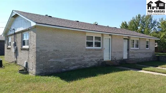 3500 Ridgewood Dr, Hutchinson, KS 67502